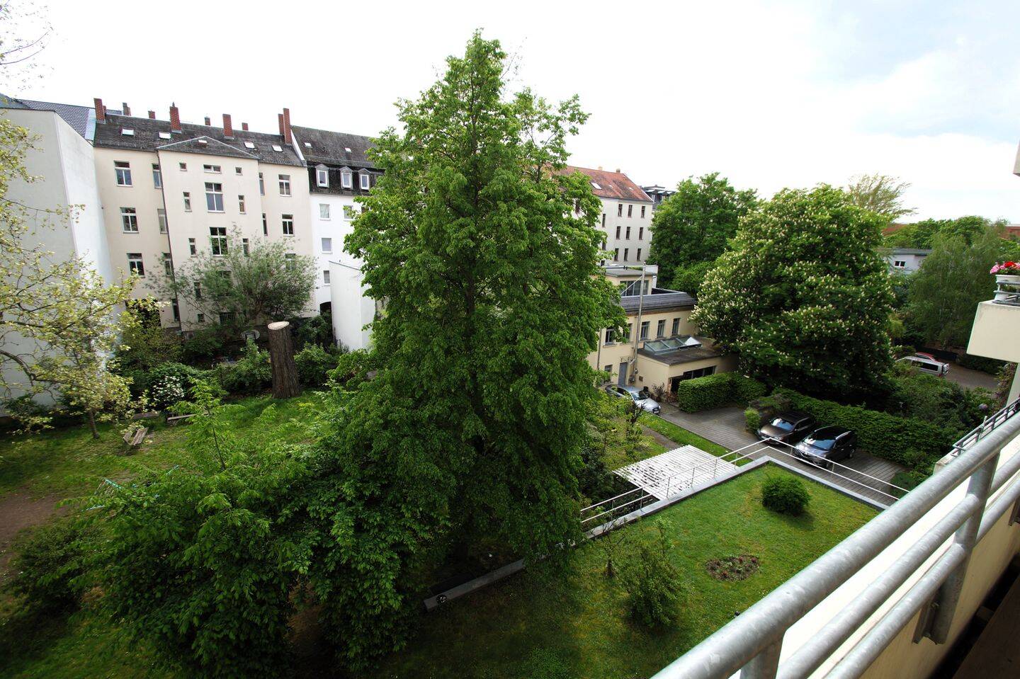 Wohnen wie im Haus: 5 Zimmer mit Gartenparadies mitten in der Südvorstadt