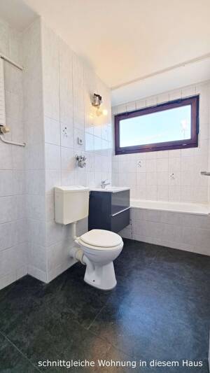 Vermietete 3-Zimmer-Wohnung mit West-Loggia und Fahrstuhl nur 300 m vom Kudamm!! – 10629 Berlin – Vorschaubild 9