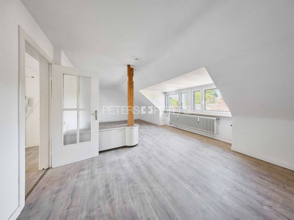 Provisionsfrei für den Erwerber: Charmante Dachgeschosswohnung in Hamburg-Hohenfelde – 22087 Hamburg – Bild 1 von 8