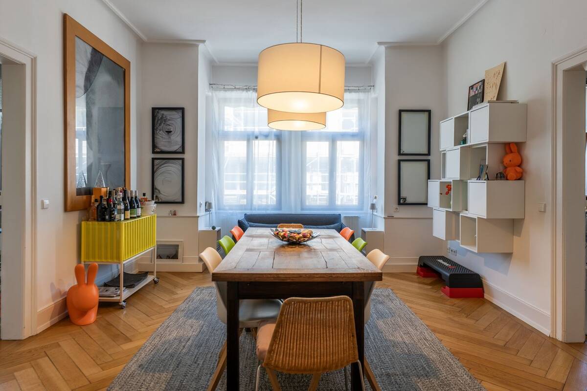 Großartige 4,5-Zimmer-Altbauwohnung mit Balkon am Feuersee – 70178 Stuttgart – Bild 1 von 8