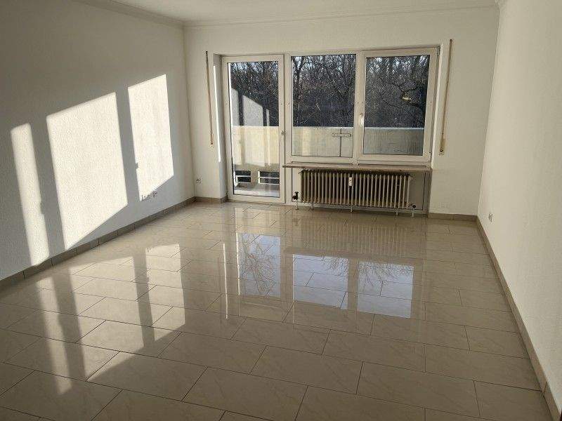 Bezugsfrei - Sonnige Zwei-Zimmerwohnung mit Loggia - Blick ins Grüne - Einbauküche – Nürnberg – Bild 1 von 9