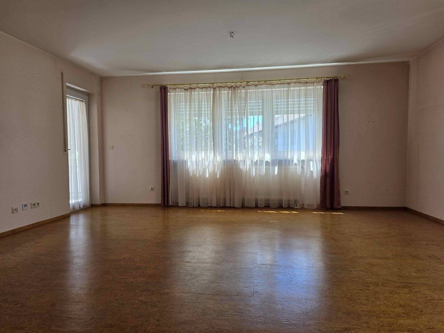 großzügige 4 Zimmer Wohnung im EG mit Balkon, TG-Stellplatz und Aufzug in Wertheim Hofgarten (Besichtigungstermin beachten!) – Wertheim – Vorschaubild 5