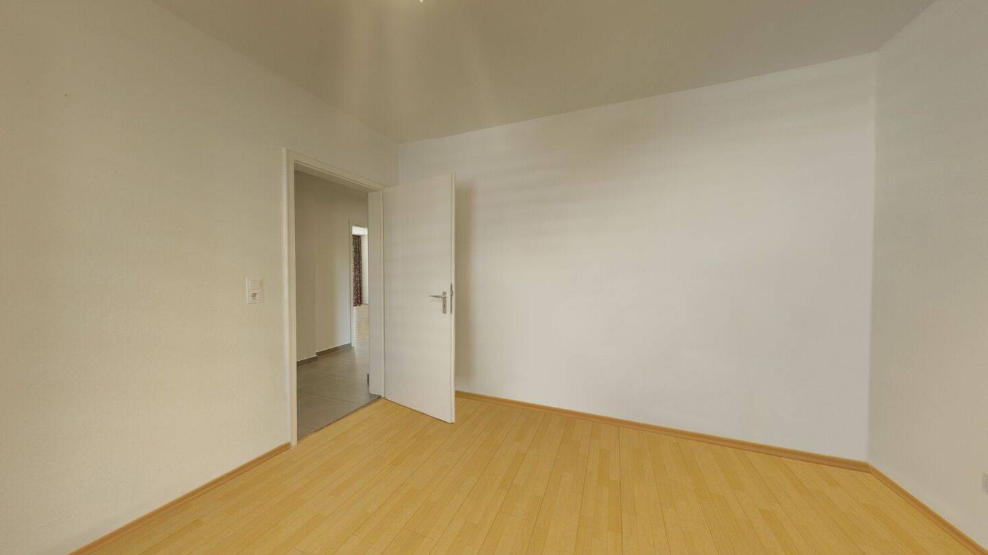 Hochwertige 4-Zimmer-Wohnung mit Südwestbalkon in Kirchheim bei München – Kirchheim bei München – Vorschaubild 2