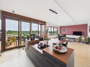 Exklusive 4-Zimmer-Wohnung mit unverbaubarem Rheinblick, zwei Balkonen und Stellplatz in Bestlage – 55118 Mainz – Vorschaubild 2