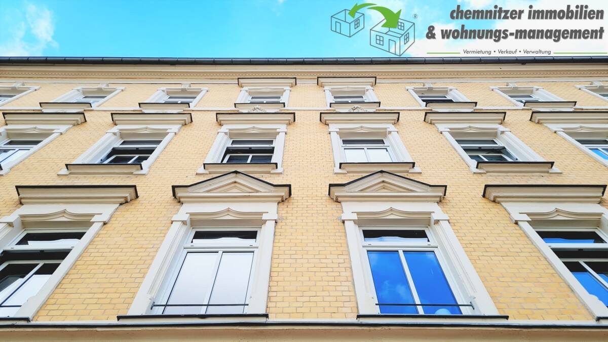 Frisch renovierte 2-Raum-Wohnung mit Balkon, Tageslichtbad und PKW-Stellplatz - in UNI-Nähe