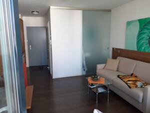 Exklusive, gepflegte 1-Raum-Wohnung mit gehobener Innenausstattung mit Einbauküche in Olching – 82140 Olching – Vorschaubild 2