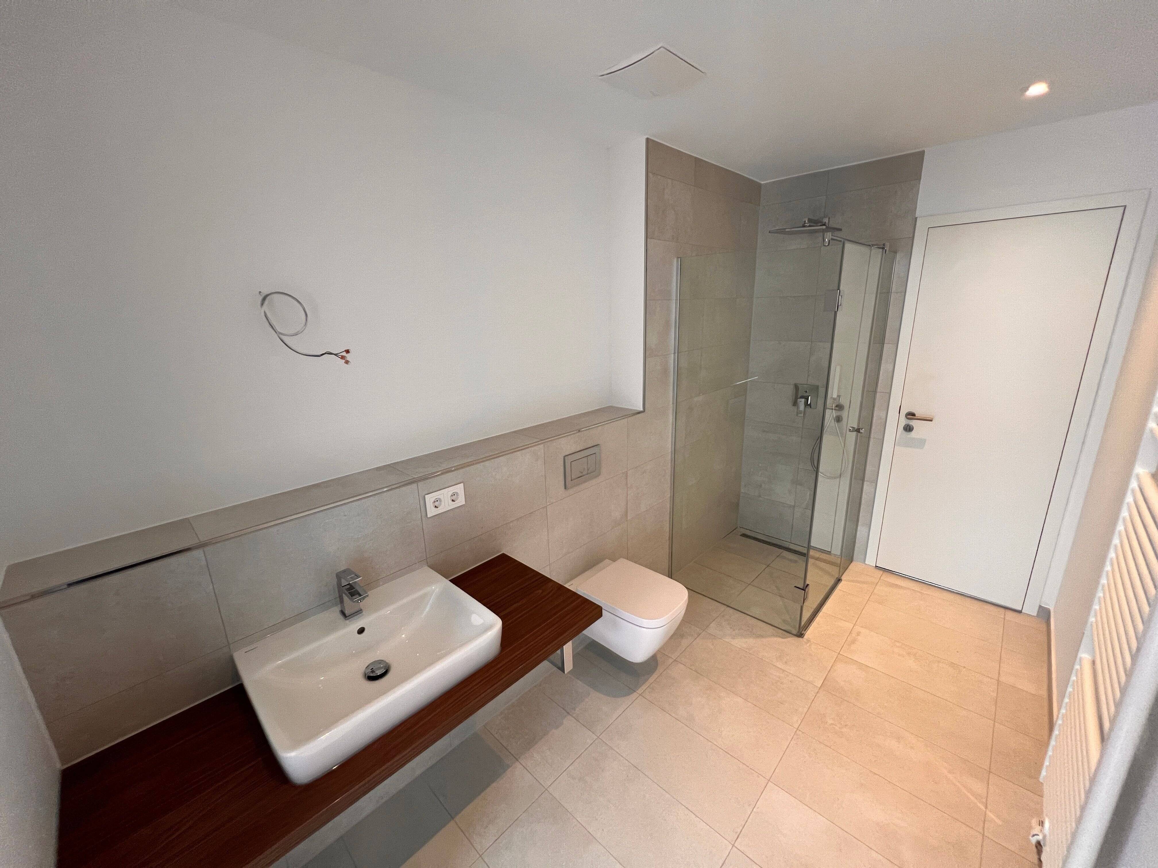 NEUBAU mit 5-Zimmern / 70m² WOHNEN / 2 x TERRASSEN / BLICK in den AUENWALD / KAMIN / 2 x TG-SP / ca. 7.000m² eingezäunter Gemeinschaftsgarten – Leipzig – Vorschaubild 2