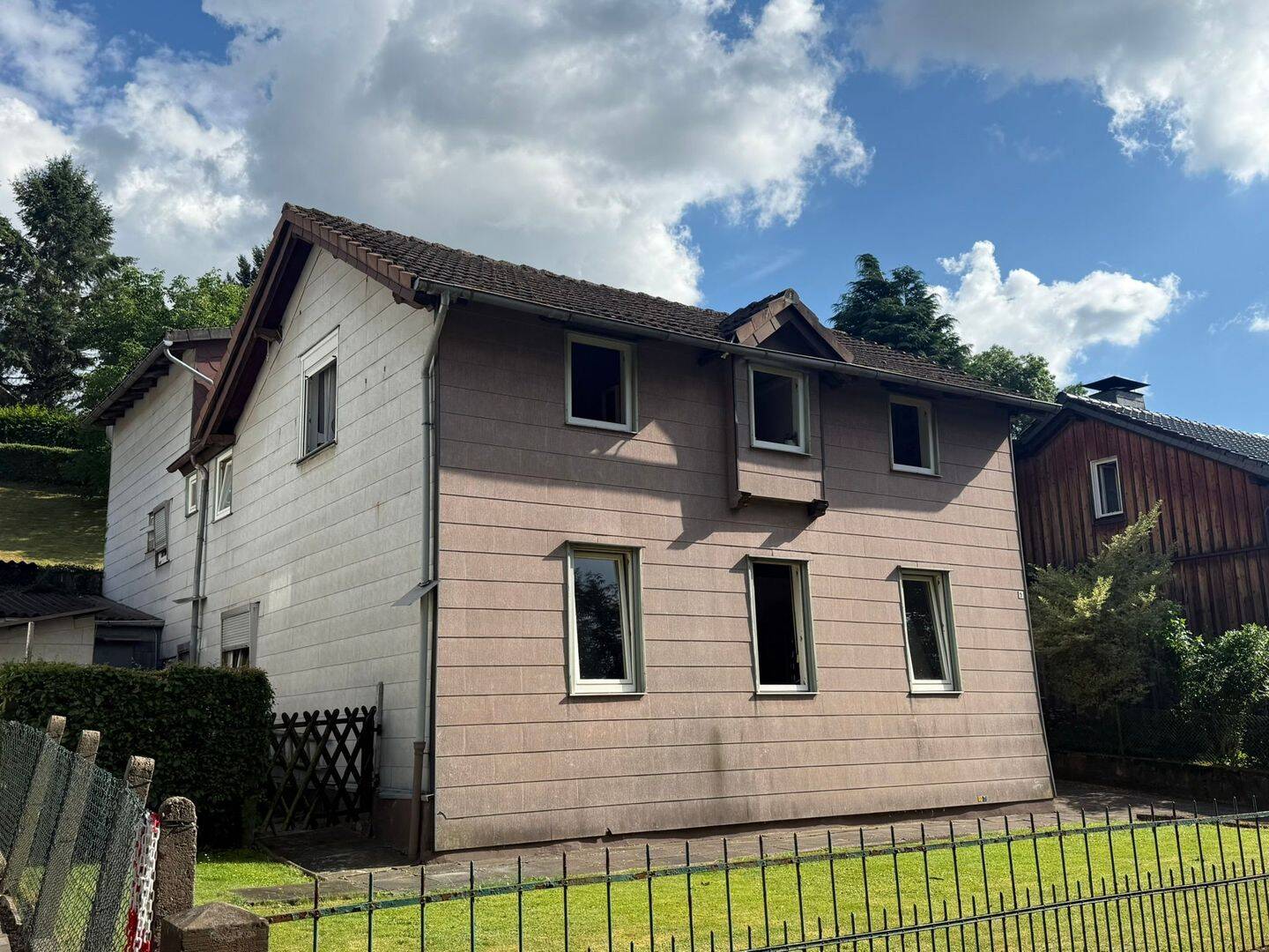 3-Familienwohnhaus mit Garage in sehr ruhiger Wohnlage von Holzminden