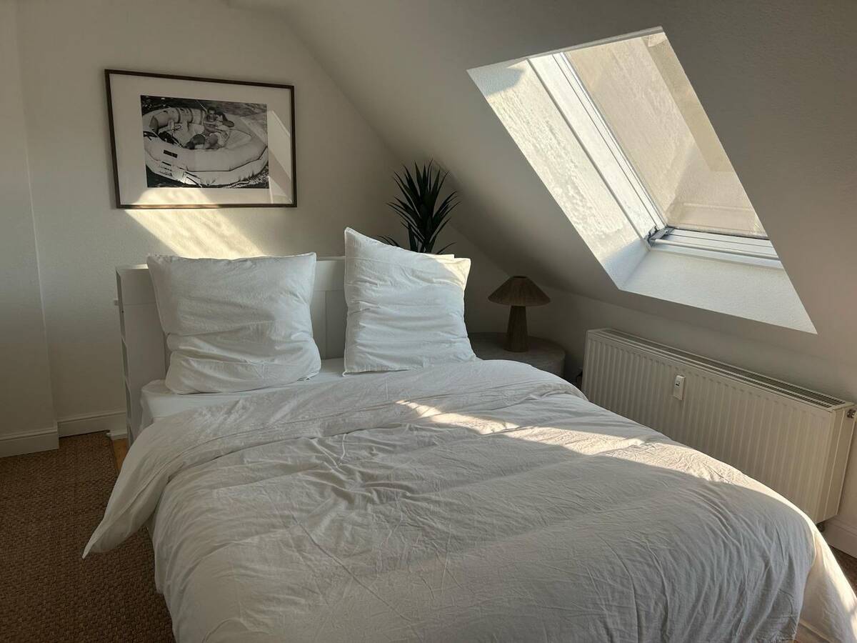 2-Zimmer Wohnung in Friedrichshain (voll möbliert) – 10247 Berlin – Bild 1 von 9