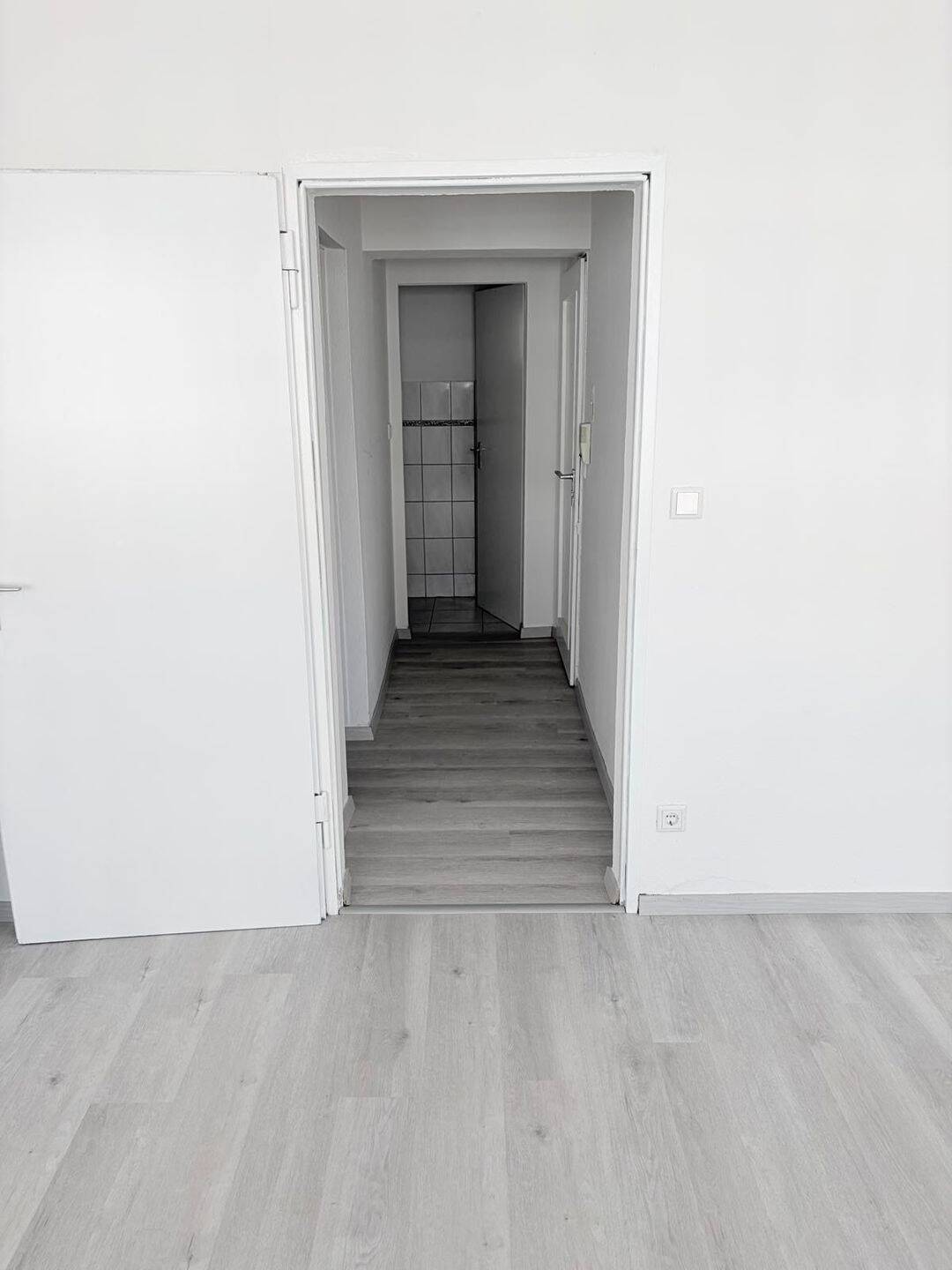 Helle 1 Zimmer-Wohnung mit Aufzug in Nürnberg – Nürnberg – Vorschaubild 5