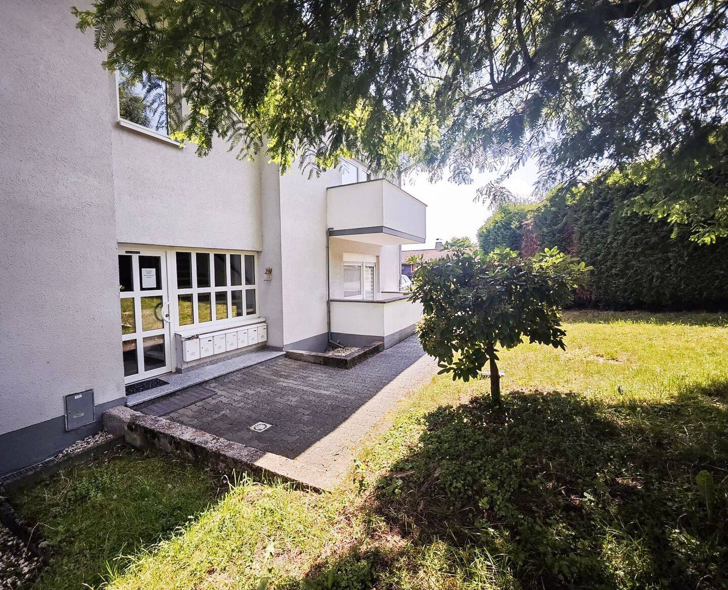 Moderne 3-Zimmer Wohnung mit Stellplatz zu verkaufen, bezugsfrei
