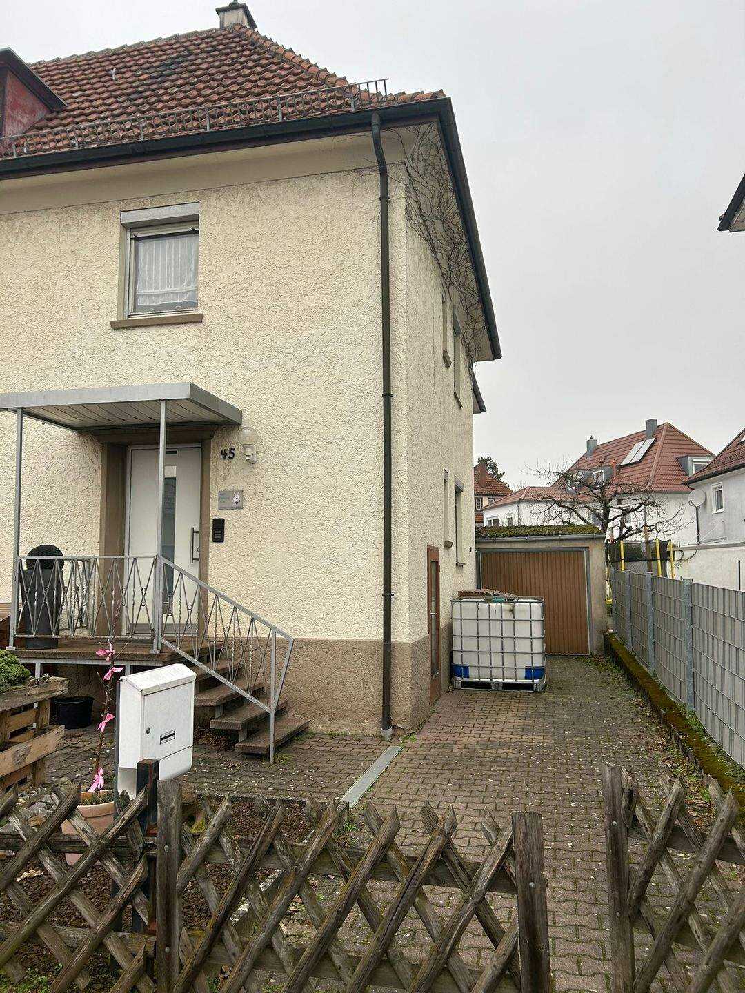 Doppelhaushälfte - Ideal als Ein- oder Zweifamilienhaus – Neckarsulm – Bild 1 von 9