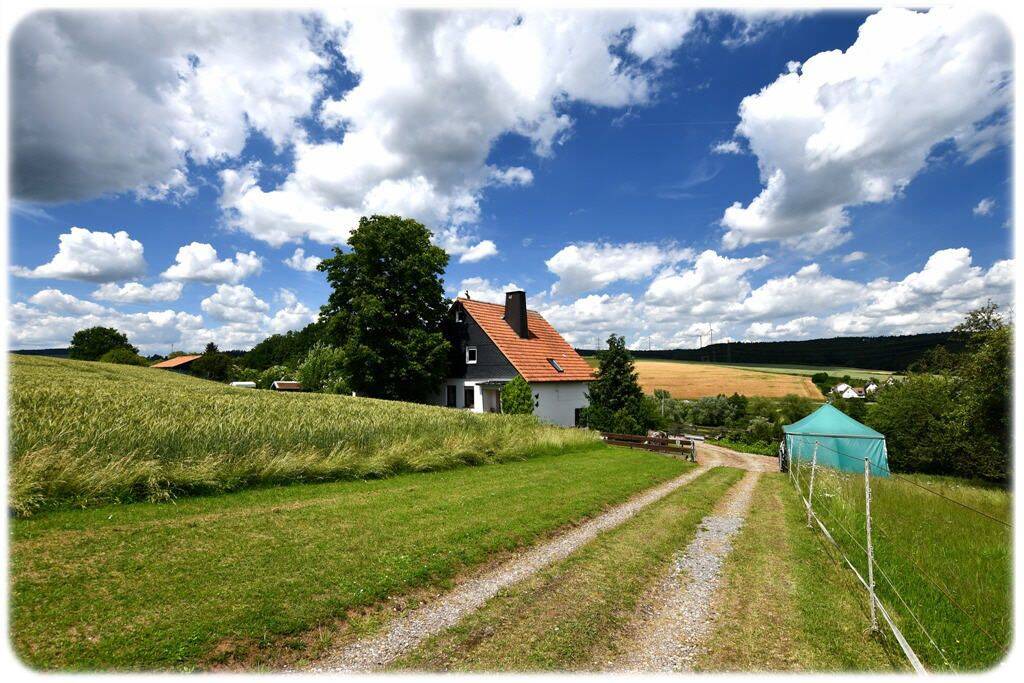 Landsitz in Alleinlage mit Weitblick - ca. 2,1 ha Anwesen in Twistetal!