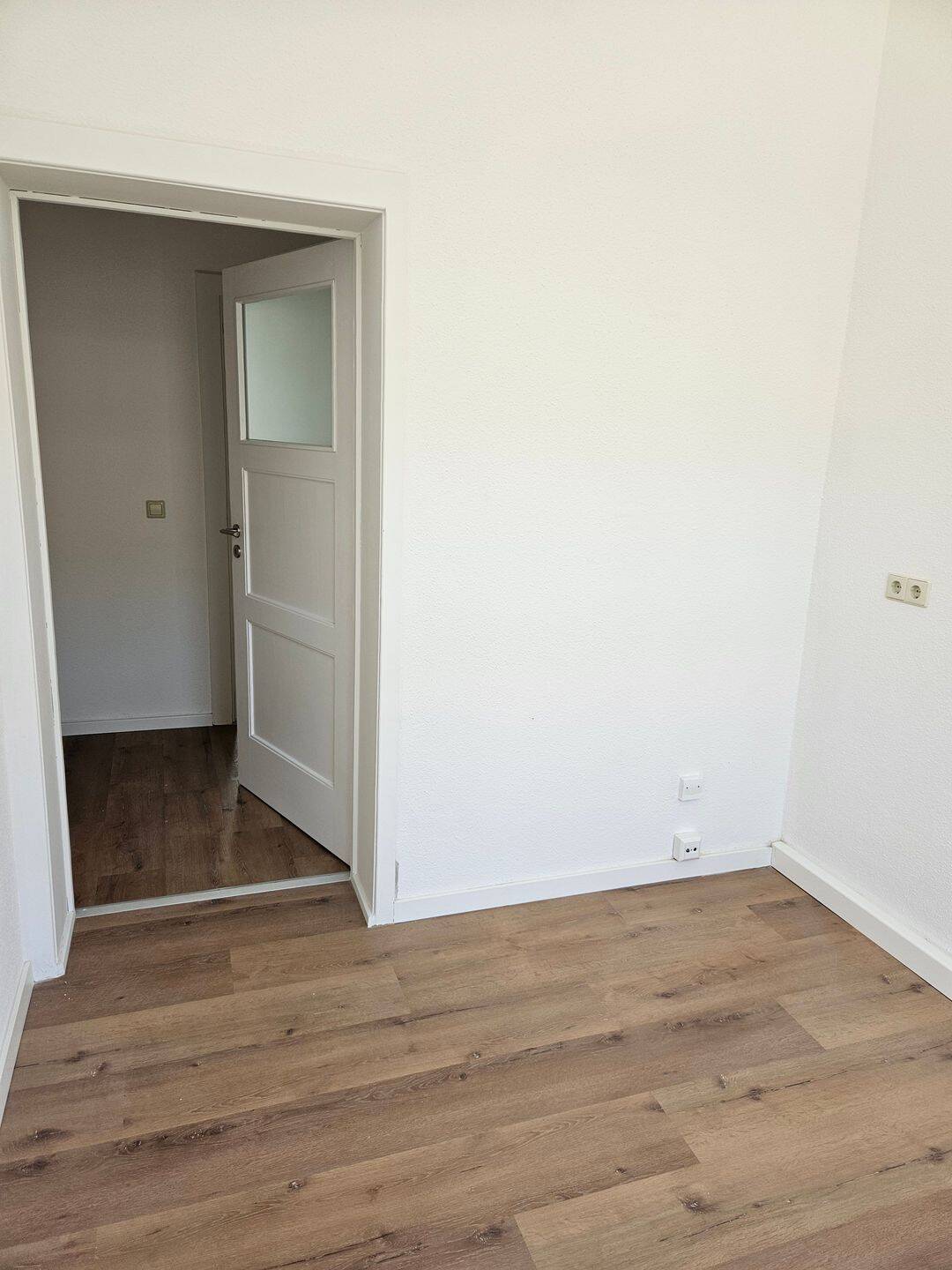Große Wohnküche mit Balkon – Chemnitz – Vorschaubild 5