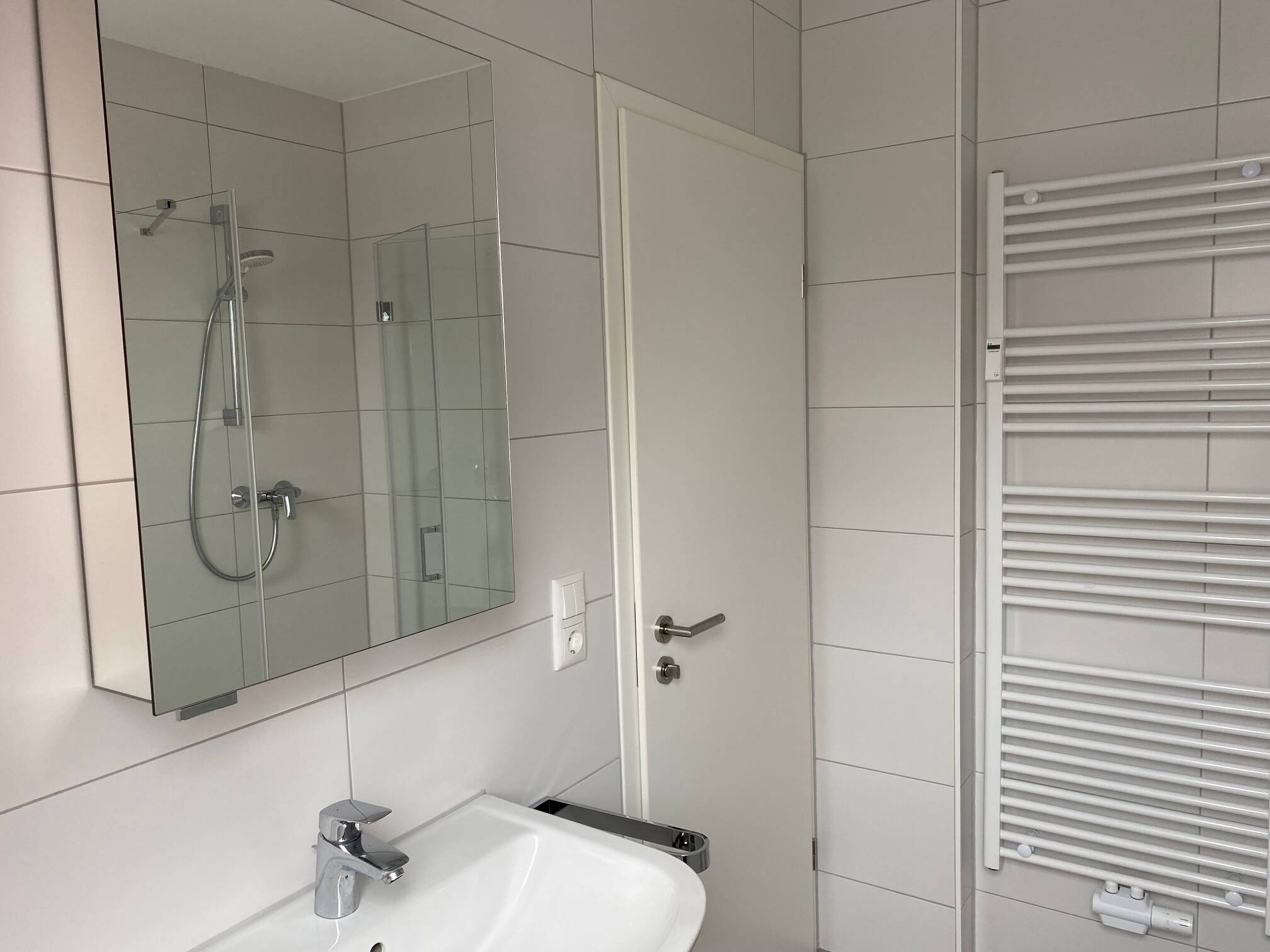 Helle 3-Zimmer-Wohnung mit schönem Ausblick vom Balkon – Augsburg – Vorschaubild 2