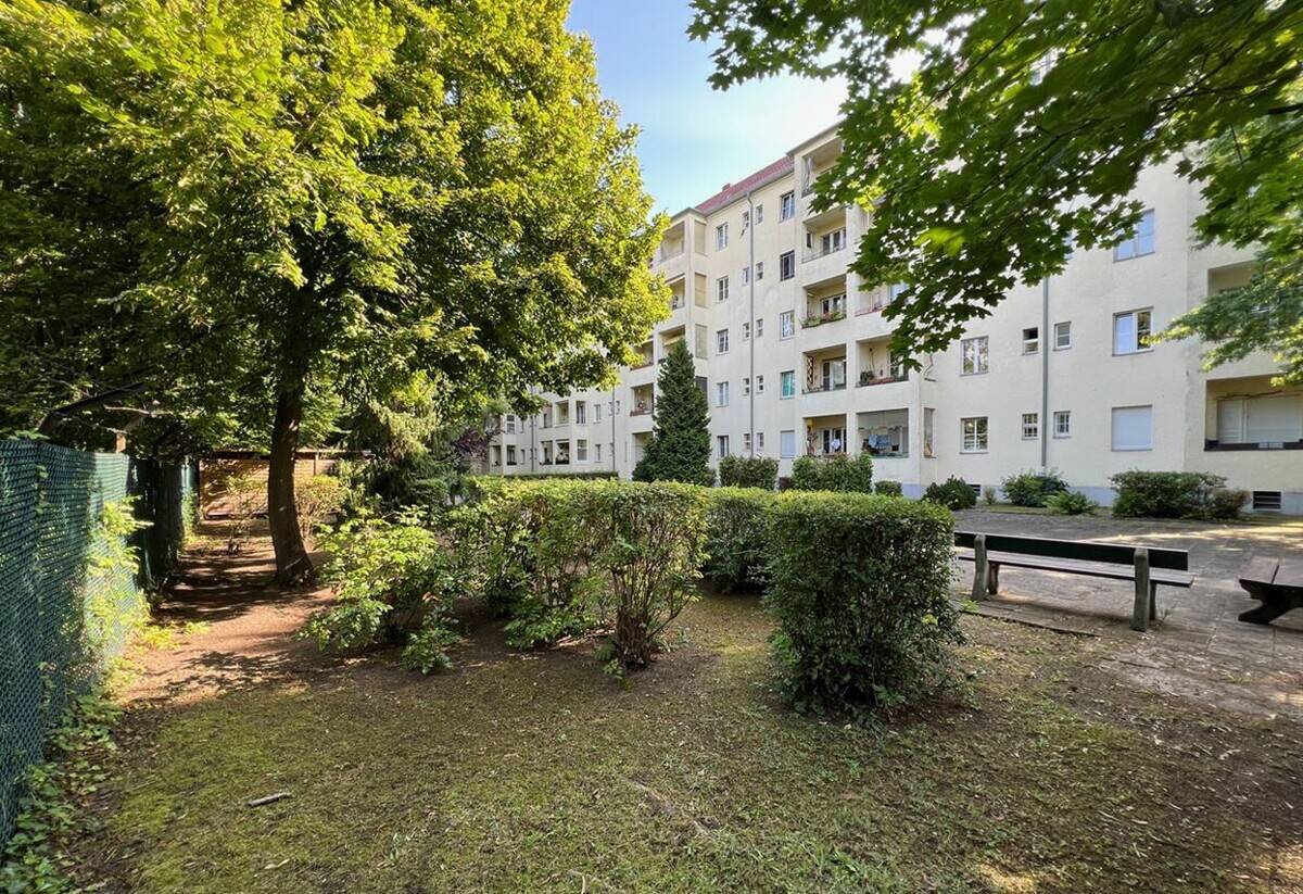 Charmante Altbauwohnung im Hochparterre mit Gartenblick, unweit dem Bürgerpark ***Balkon***vermietet*** – 13359 Berlin – Bild 1 von 9