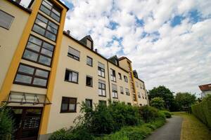 Ruhige und gepflegte 2-Raum-Dachgeschosswohnung mit Tiefgaragenstellplatz in Dresden-Cotta – 1157 Dresden – Vorschaubild 2