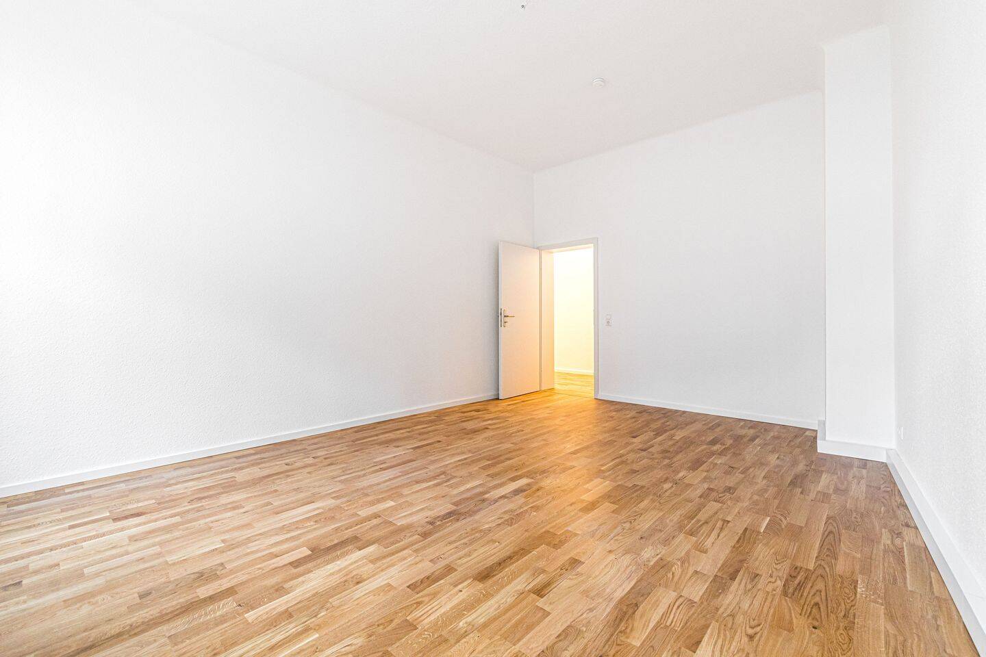 Familienfreundliche 3-Zimmer-Wohnung mit sonnigem Innenhof-Balkon – Leipzig – Vorschaubild 2
