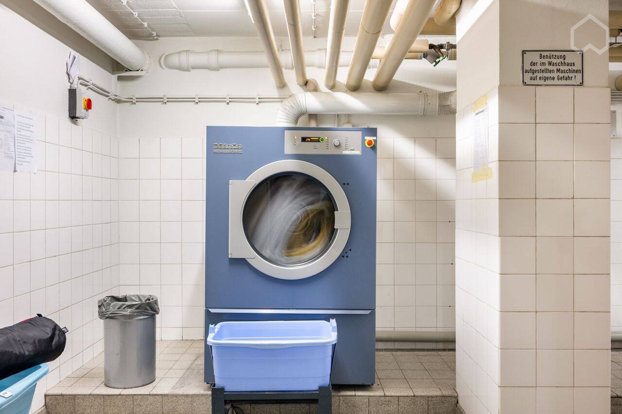 Möbliertes 1-Zimmer-Apartment mit Balkon in München-Schwabing — ab 15.08.2026 – München – Vorschaubild 6