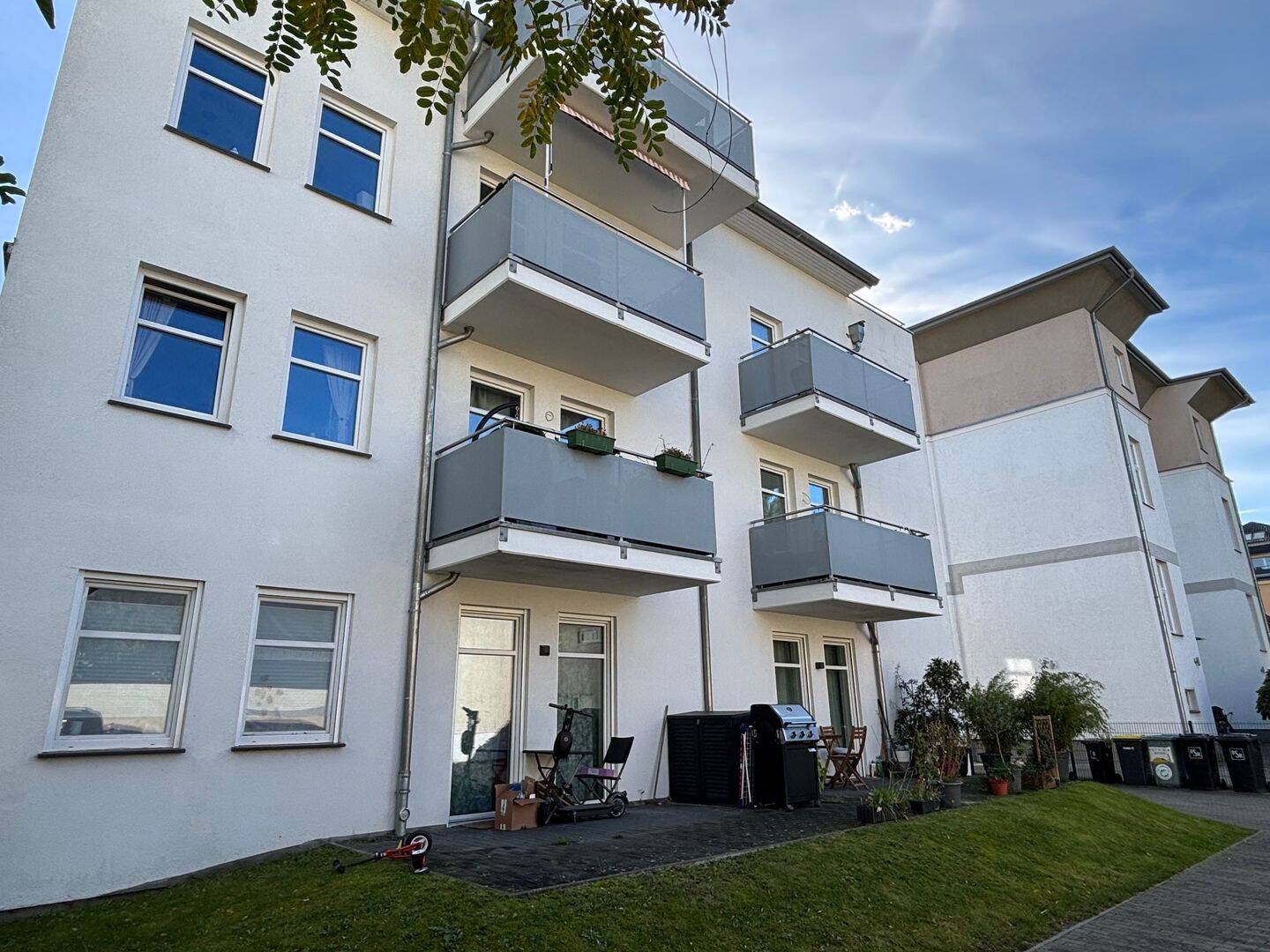 Schöne, vermietete 3-Zimmer-Wohnung mit 2 Balkonen u. Pkw-Stellplatz – Berlin – Bild 1 von 9