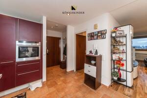 Modernisierte 4-Zimmer-Wohnung mit Panoramablick von 3 Balkonen – 70378 Stuttgart – Vorschaubild 3