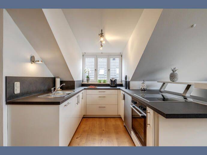 Möbliert: Top möblierte 2-Zimmer-Dachgeschosswohnung – München – Vorschaubild 5
