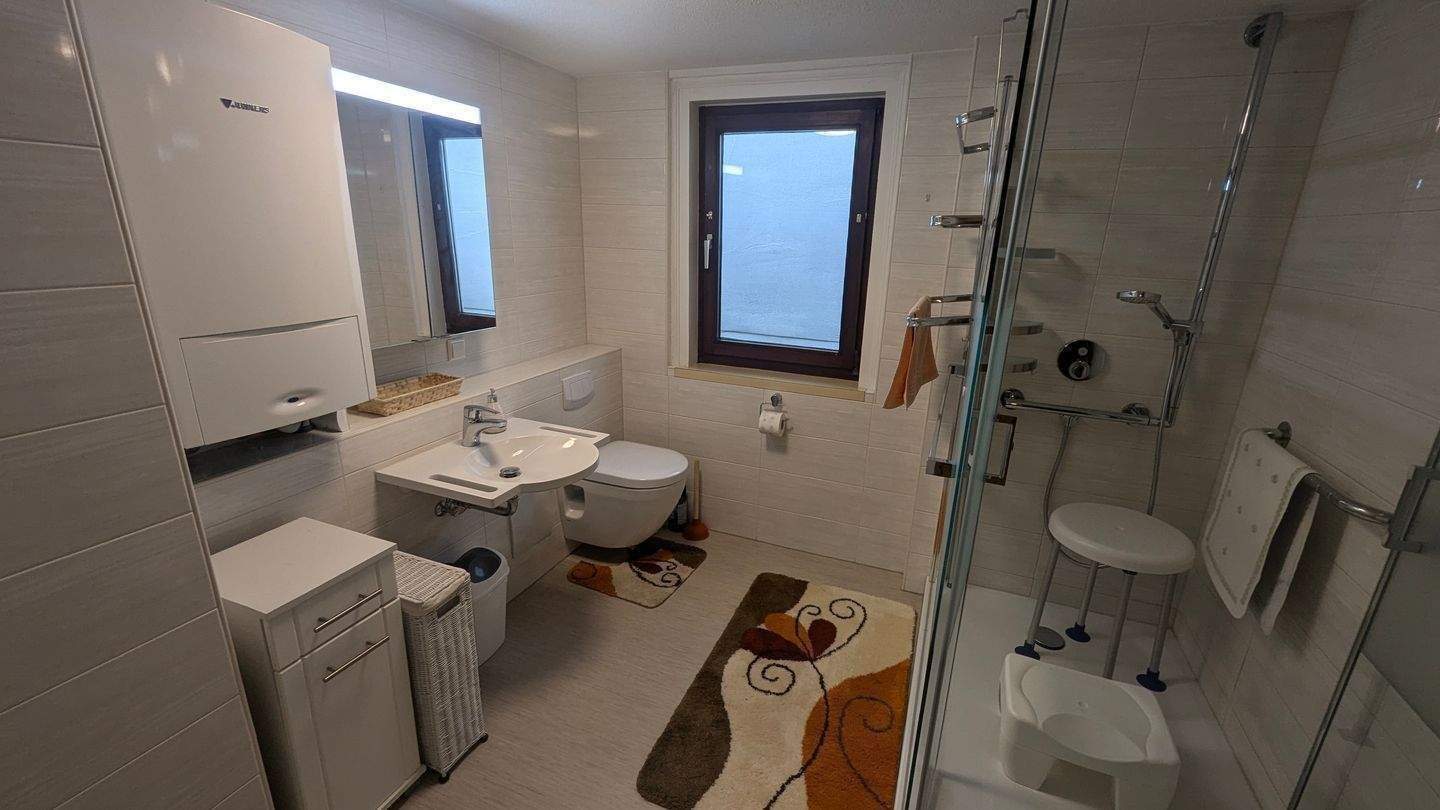 Zweifamilienhaus mit Maisonettewohnung und Gewerbeeinheit im Ebersbacher Stadtzentrum – Ebersbach an der Fils – Vorschaubild 8