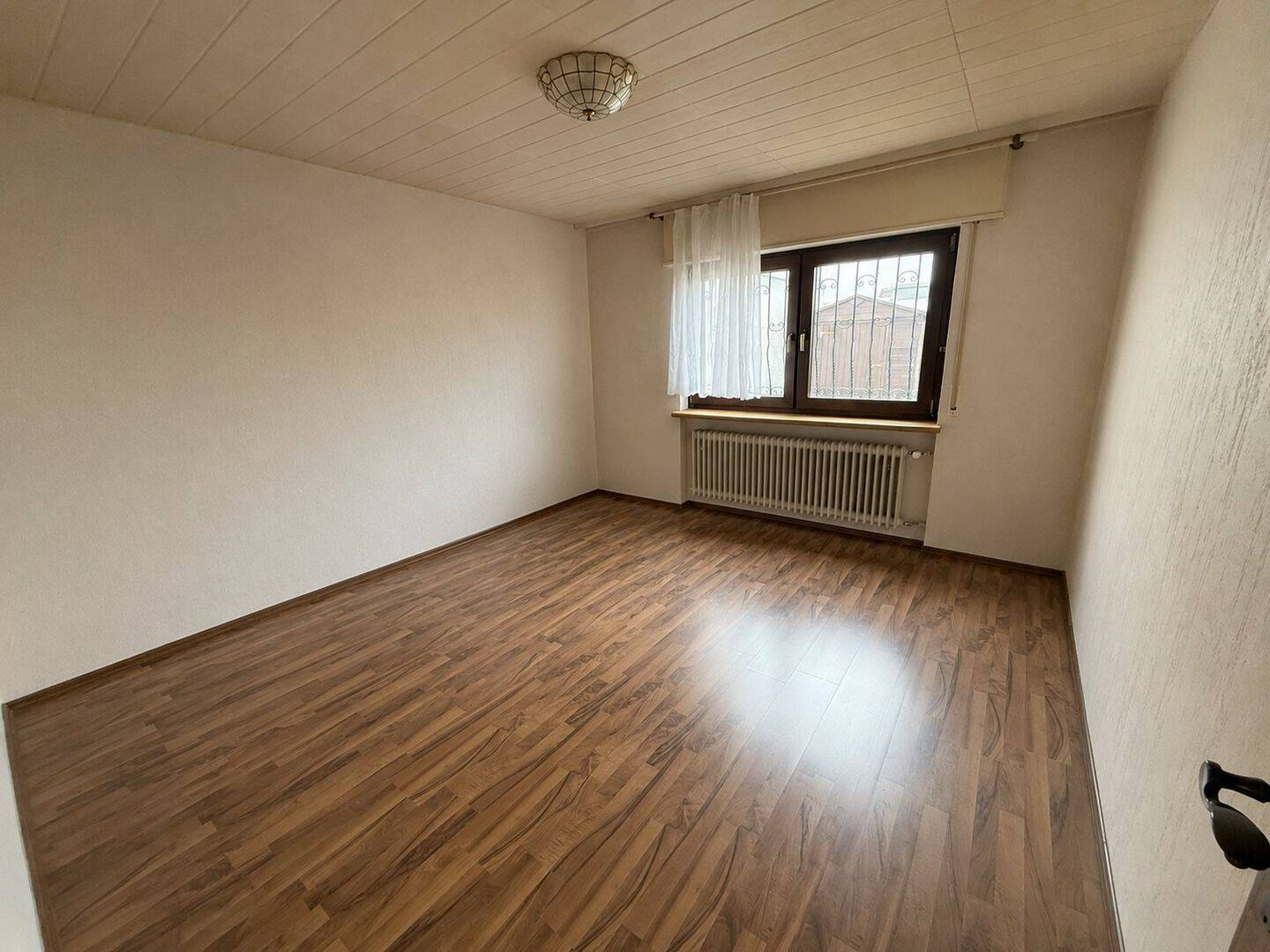 Bungalow mit Ausbaupotenzial - Ihr neues Zuhause mit Raum für individuelle Wohnideen – Neulußheim – Vorschaubild 4