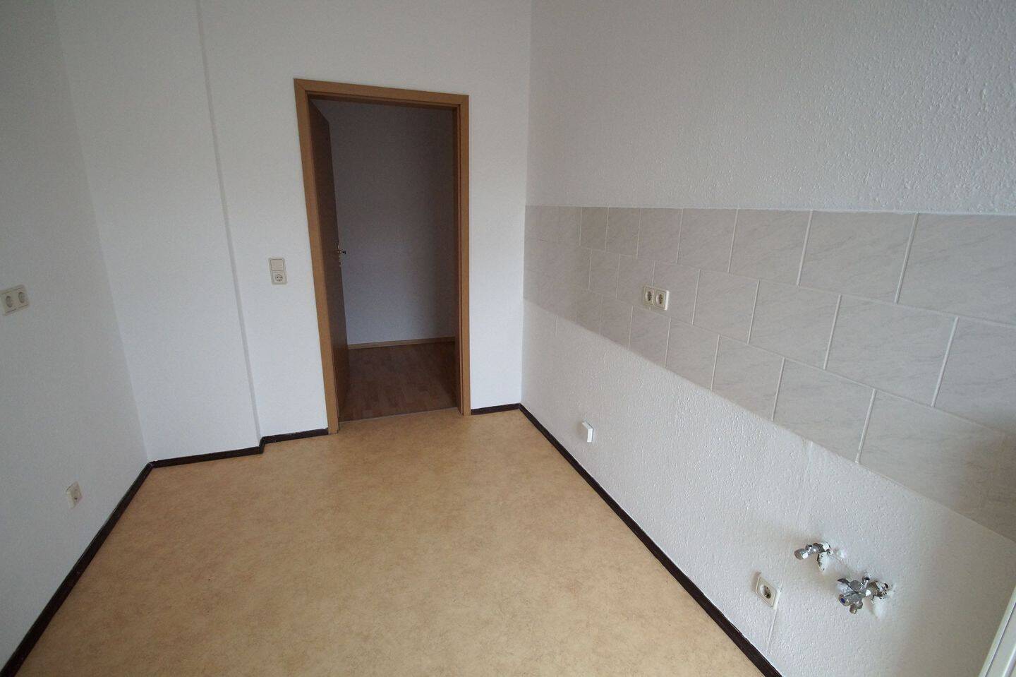 2-Zimmer-Wohnung in Lindenau, Laminat, Badewanne – Leipzig – Vorschaubild 3
