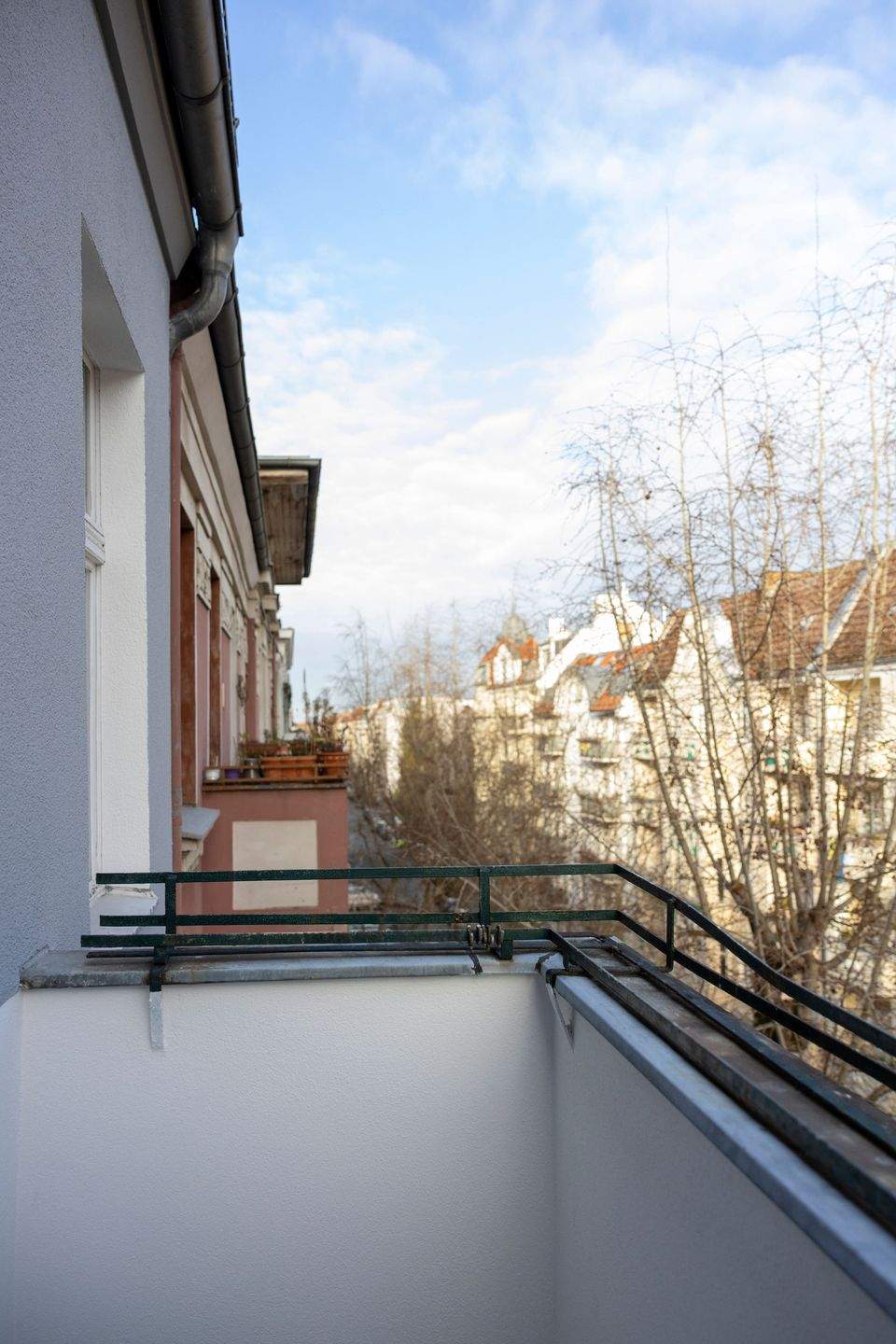 Schöne, bezugsfreie 2-Zimmer-Wohnung mit Balkon und charmanten Altbaudetails im Arnimplatz-Kiez!