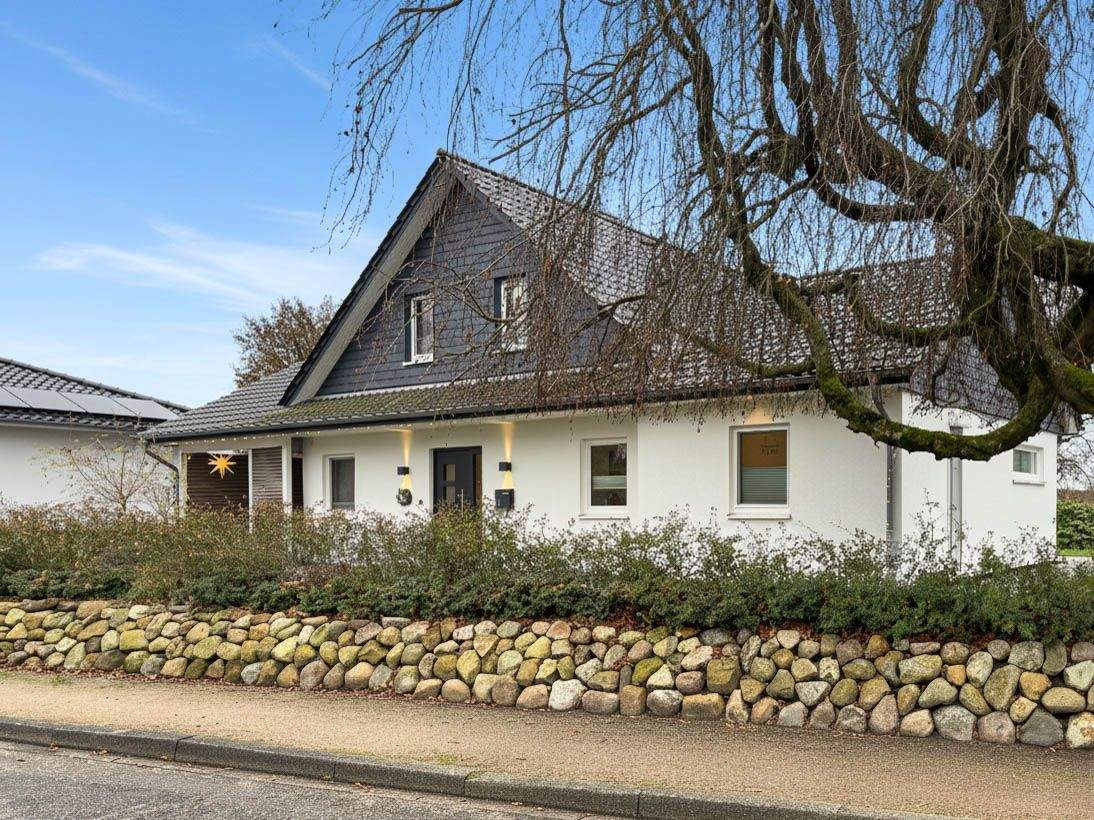 Neuwertiges Einfamilienhaus in Boostedts bester Lage – Boostedt – Bild 1 von 9