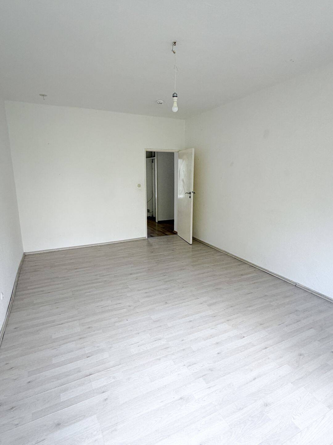 Viel Raum für Ihre Ideen: 3 Zimmer und Balkon mit Grünblick! – Berlin – Vorschaubild 7