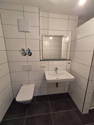 *NEUBAU / ERSTBEZUG* moderne Split-Level-Wohnung mit 85qm Gartenanteil zur Miete – 80995 München – Vorschaubild 5