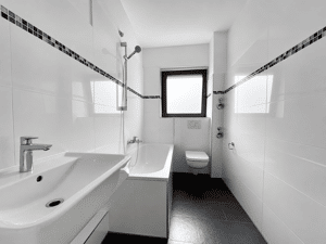 Einziehen & wohlfühlen: 4 Zimmer Wohnung mit Sonnenbalkon + Galerie – 22391 Hamburg – Vorschaubild 4