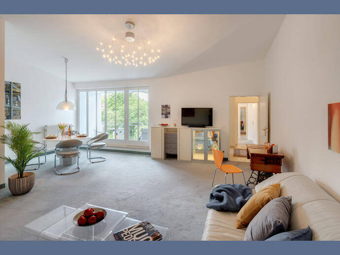 Möbliert: Ruhig gelegene 2-Zimmer Wohnung mit geschützter Loggia