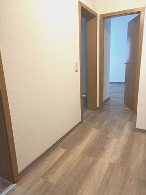 +++NEU+Schicke+++ 3 R.-Whg. im Südlichen Heimfeld 2+Balkon+Tageslichtbad+Außenrollo 2-R. Whg. +Tolles Wohnzimmer m. Balkon+Bad m. Wanne und Dusche!+++ – 4509 Delitzsch – Vorschaubild 3