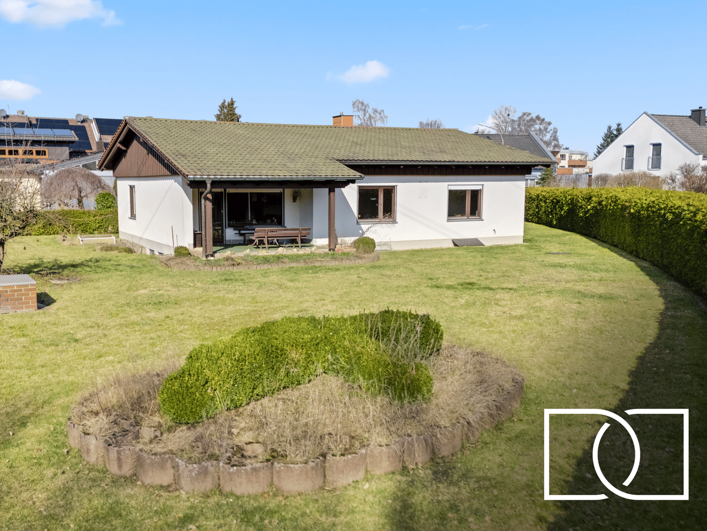 Traumhaftes Eckgrundstück! Barrierearmer Bungalow mit Keller in ruhiger Lage – Bayreuth – Bild 1 von 9