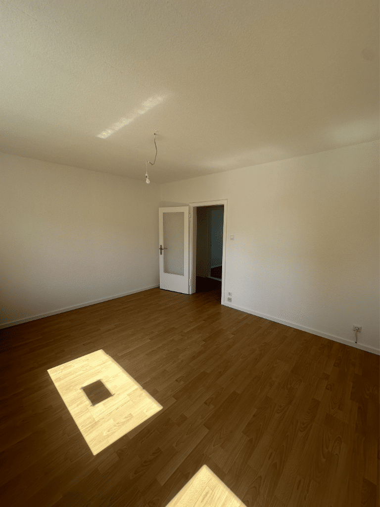 Renovierte 3-Zimmer-Wohnung mit EBK, Balkon in Bremerhaven – Bremerhaven – Vorschaubild 2