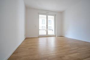 ** 3-Raum-Wohnung mit EBK, Balkon & Loggia im Herzen der Stadt ** – 1067 Dresden – Vorschaubild 4