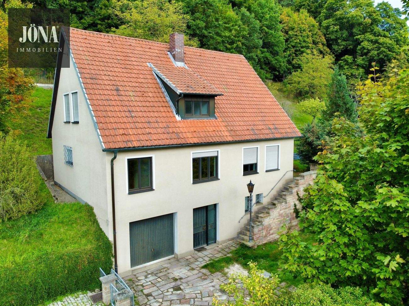 Wohnen im Grünen! Einfamilienhaus am Fuße der Plassenburg mit Blick über Kulmbach – Kulmbach – Bild 1 von 9