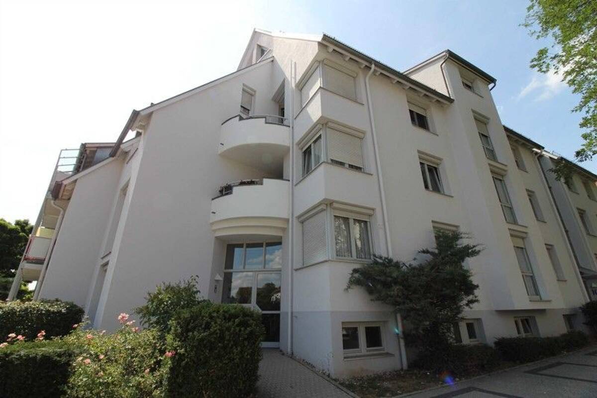 Ihr neues Zuhause in Herrenberg! Schicke, frisch renovierte 2-Zimmer-Wohnung mit Balkon! – 71083 Herrenberg – Bild 1 von 9