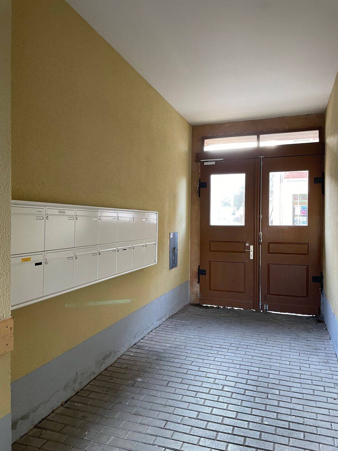 Großzügige 4-Raum-Wohnung (WG-geeignet) mit Balkon in Innenhof, Badezimmer, Abstellraum und Keller – Chemnitz – Vorschaubild 3