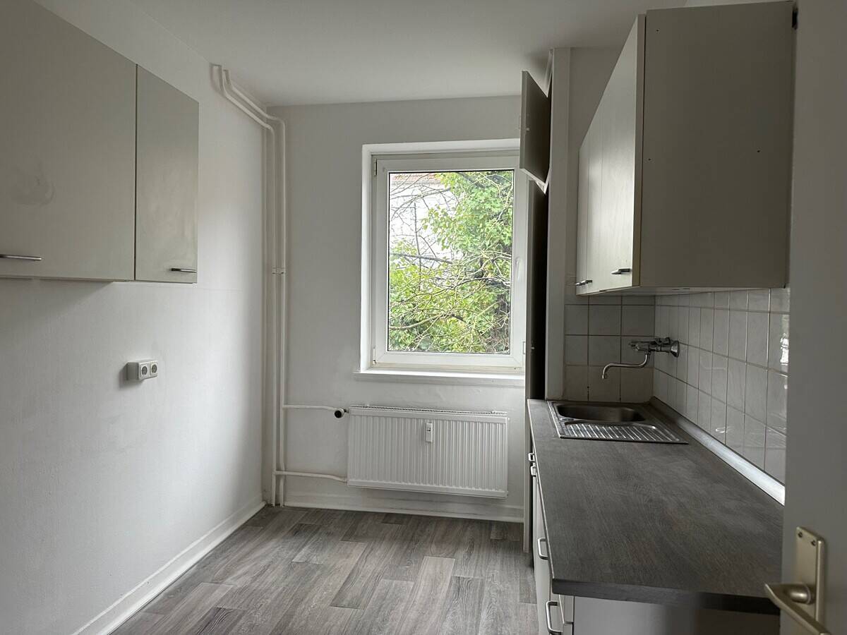 Frisch renovierte 2,5-Zimmerwohnung in der Augustenstr. 52 in Kiel zu vermieten! Otto Stöben GmbH – 24143 Kiel – Bild 1 von 7