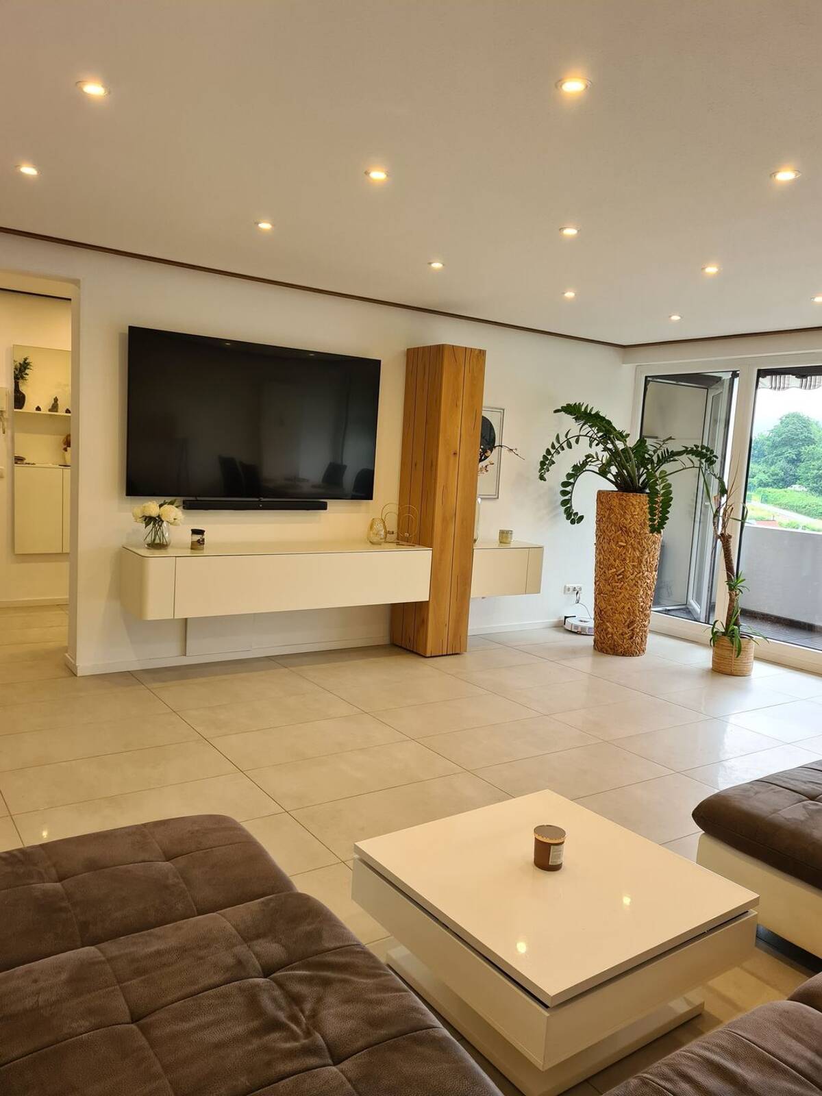 Essen Schönebeck - möblierte und kernsanierte 3,5 Raum Wohnung mit Balkon, Einbauküche & 2 Bädern – 45359 Essen – Bild 1 von 9