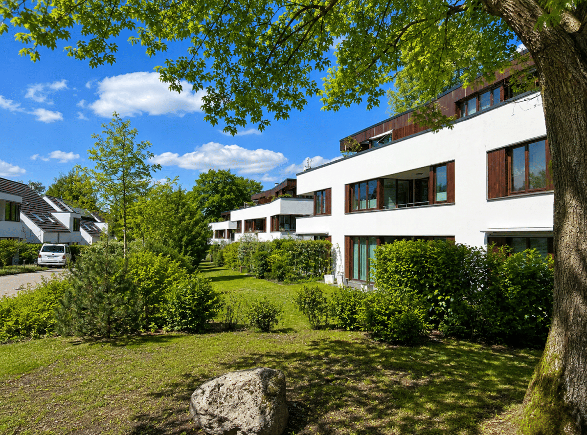 Ruhige, mod. Maisonette-ETW in Rissen mit EBK, 3 Bädern, Süd/West-Terrasse, Garten + TG-Stellplatz – Hamburg – Vorschaubild 2