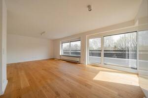 Raum, Licht, Höhe. Penthouse über den Baumkronen. – 81925 München – Vorschaubild 4