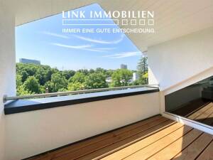 Sonnig und Naturnah: Attraktive 3-Zi.-Dachgeschosswohnung mit Einzelgarage und Weitblick