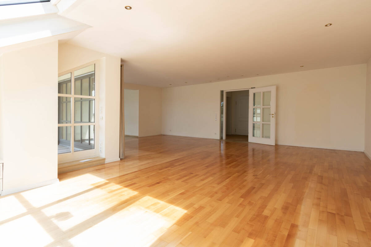 Altes Westviertel: 3-4 Zimmer-Wohnung mit Dachterrasse – Ingolstadt – Vorschaubild 3