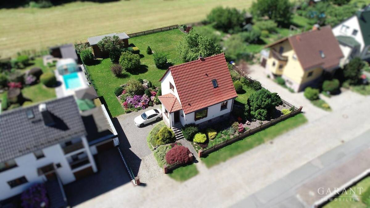 Traumhaftes Einfamilienhaus mit großem Grundstück in Glauchau – 8371 Glauchau – Bild 1 von 9