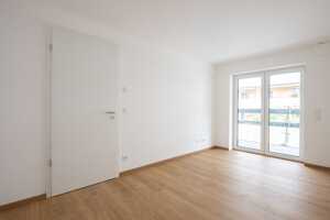 Erstbezug Sept.: Attraktive 2-Zimmer-Wohnung mit großem Balkon, Tageslicht-Badezimmer und Parkett – 81369 München – Vorschaubild 5